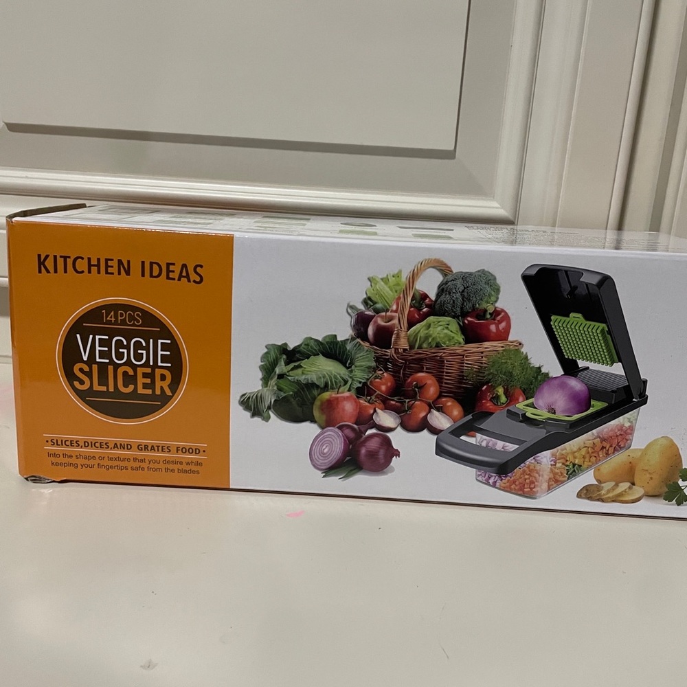 14-Piece Veggie Slicer - Black and Green